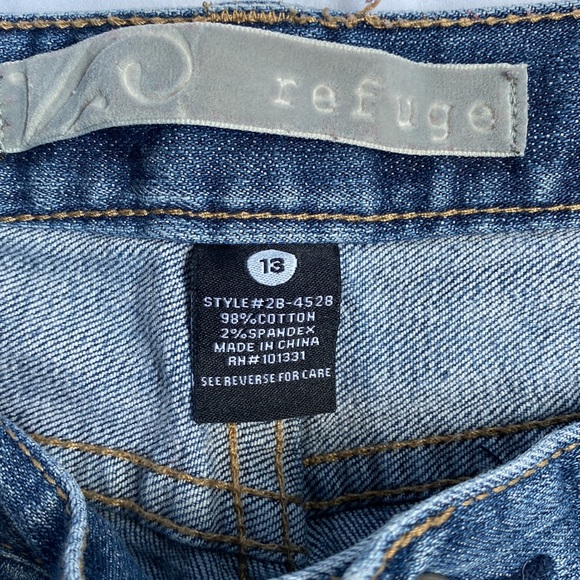 Refuge Distressed Denim Jean Short - Picture 6 of 6